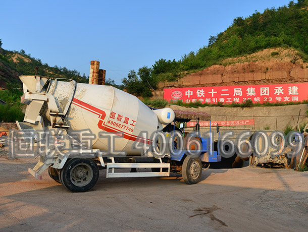 恒聯重工特別定做超窄型水泥攪拌車助力山西中部引黃隧道工程