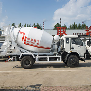 6方攪拌車——東風(fēng)底盤攪拌車